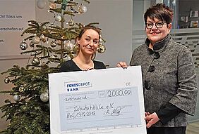 Presentation of the Christmas donation by Managing Director Sabine Dittmann-Stenger